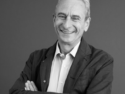 Το Διαδίκτυο δεν μας έφερε πιο κοντά